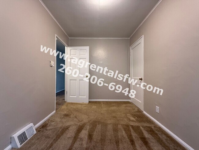 Building Photo - 3 Bedroom House