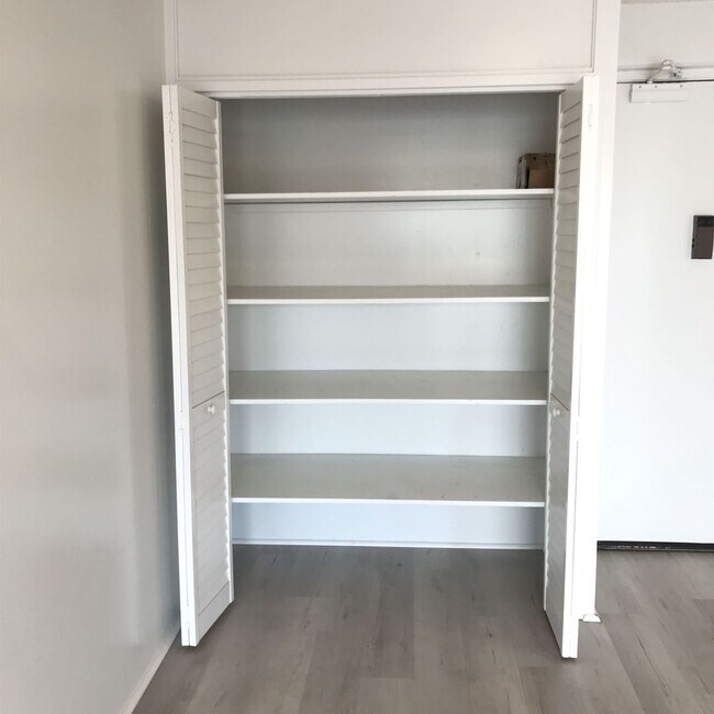 Building Photo - 514N&amp;N