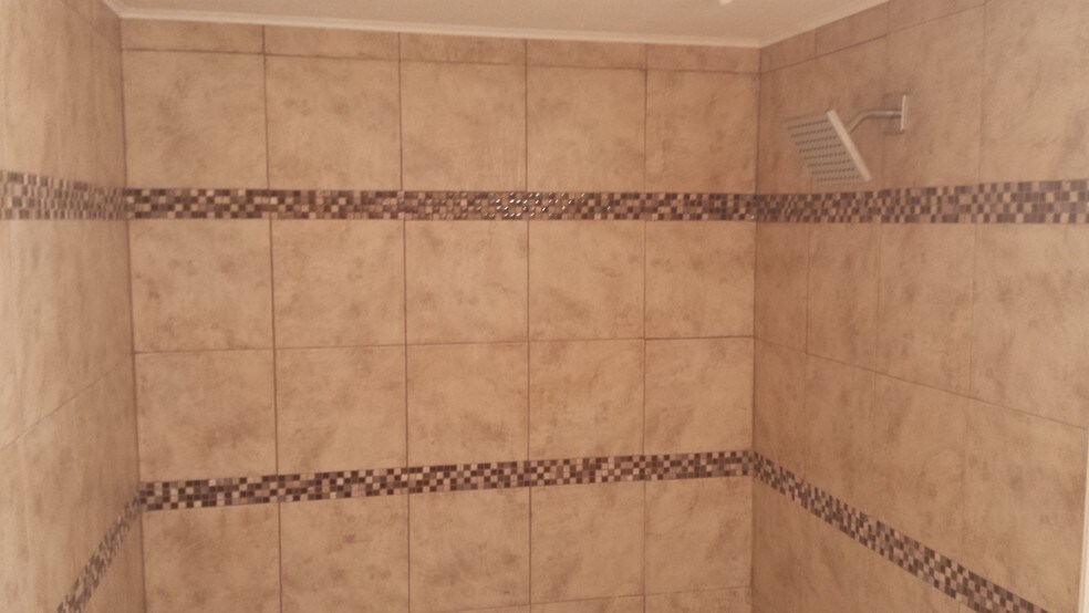 Building Photo - 2820 S Bartell Dr