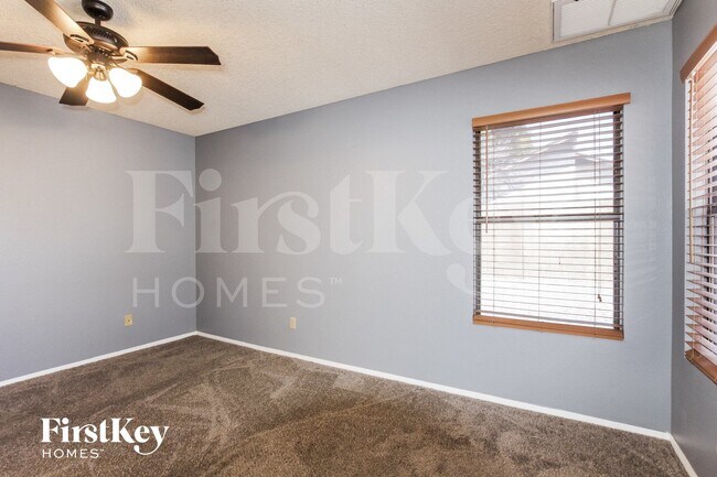 Building Photo - 6410 W Townley Ave