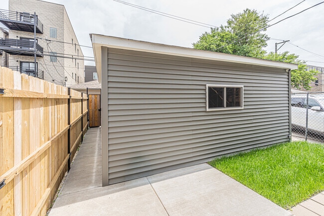 Building Photo - 4827 S St Lawrence Ave