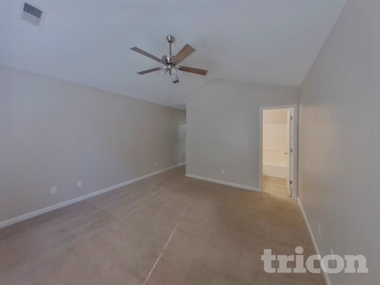 Building Photo - 562 Chisolm Way
