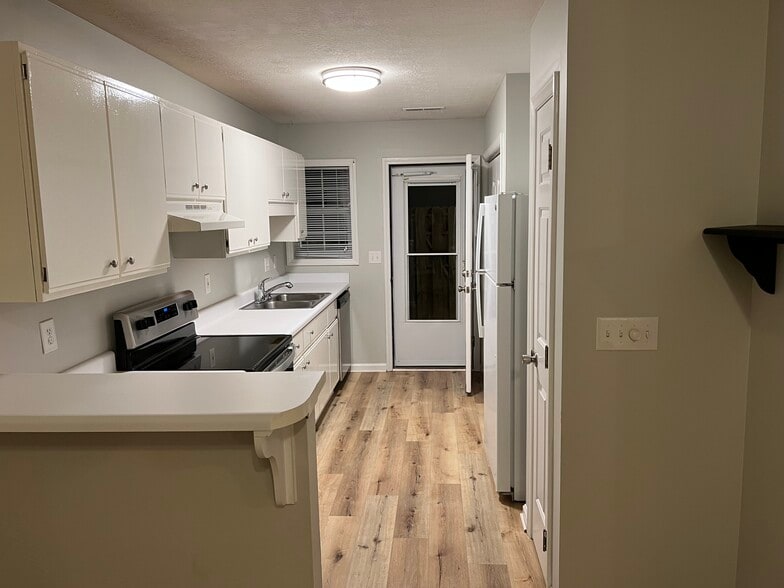Kitchen - 4311 Jasmine Cove Way