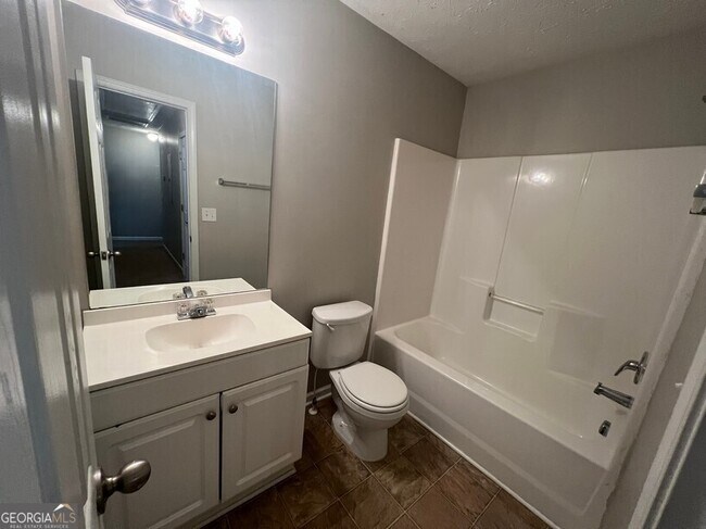 Building Photo - 309 Goldenrod Dr