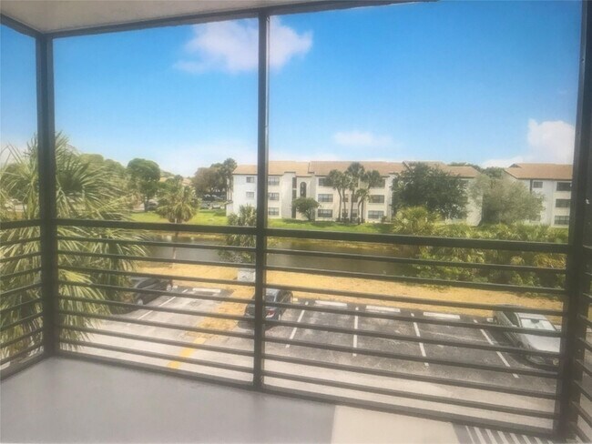 Building Photo - 3710 N Pine Island Rd