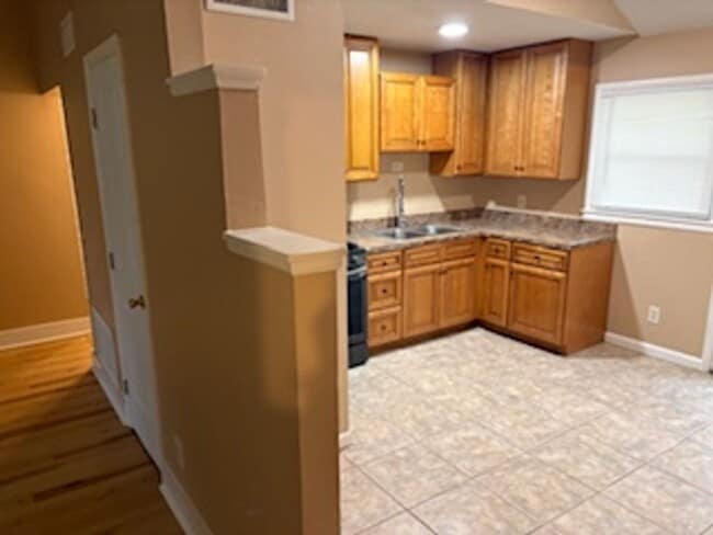Building Photo - Cute 3 Bedroom, 1.5 Bathroom Home