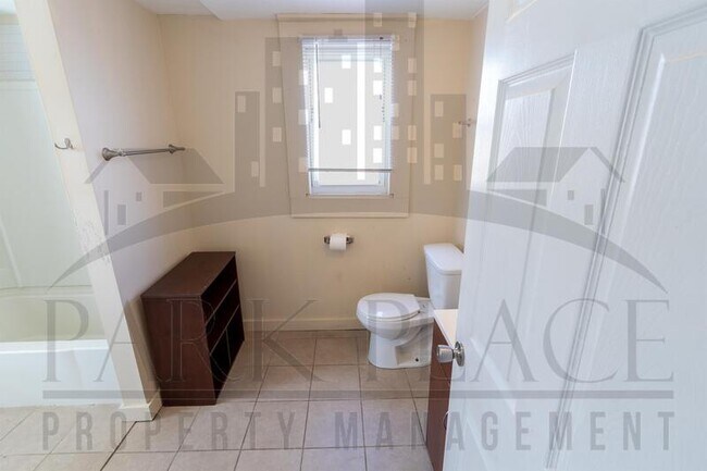 Building Photo - 734 E Morris St