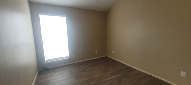 Building Photo - 15334 Baxter Ave