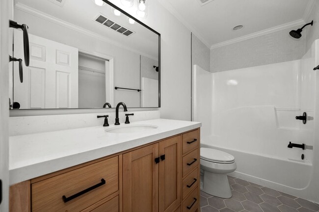 Building Photo - Black Fox Crossing Townhome
