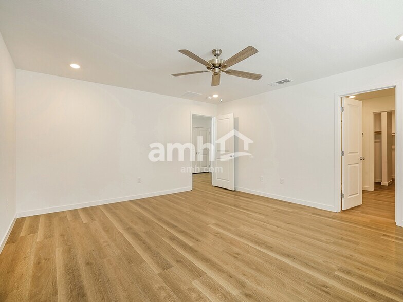 Building Photo - 2411 Dolly Ave