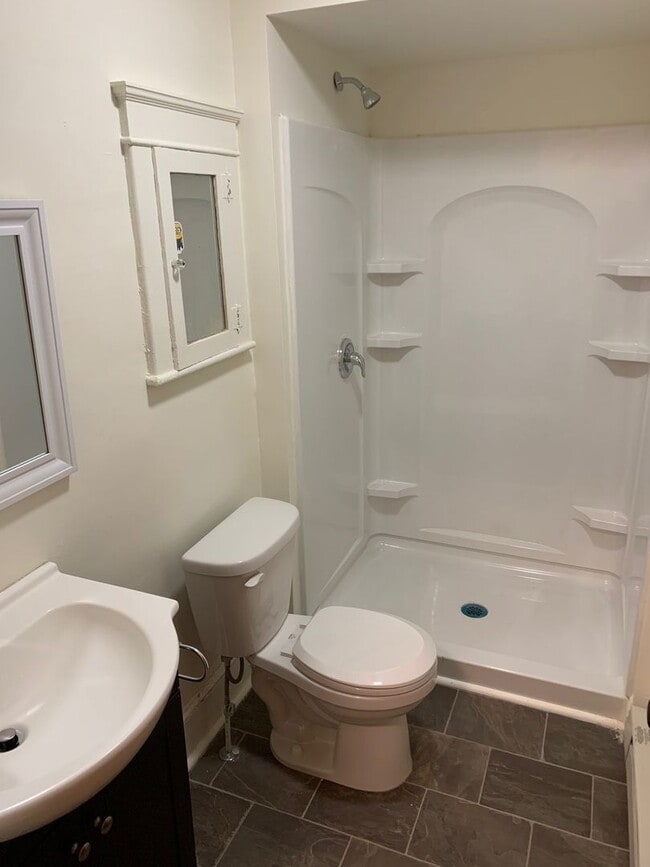 Building Photo - 1030 Center St