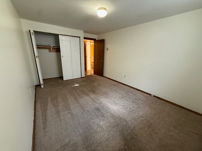 Building Photo - 545 Coulee Dr