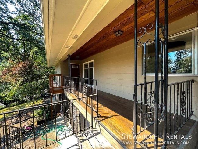 Building Photo - 1800 Sylvan St