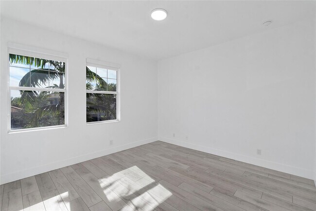 Building Photo - 12015 NW 83rd Pl