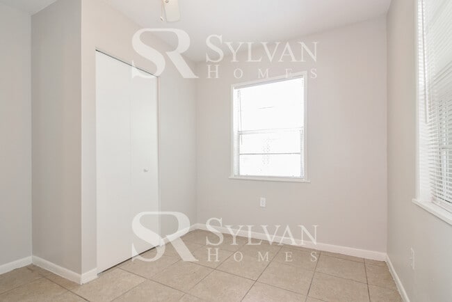 Building Photo - Discover Your Sunshine Oasis