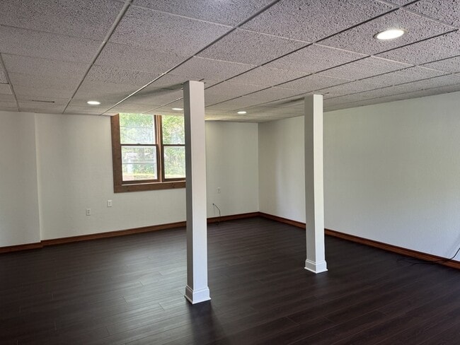 Building Photo - 10125 N Twin Springs Rd