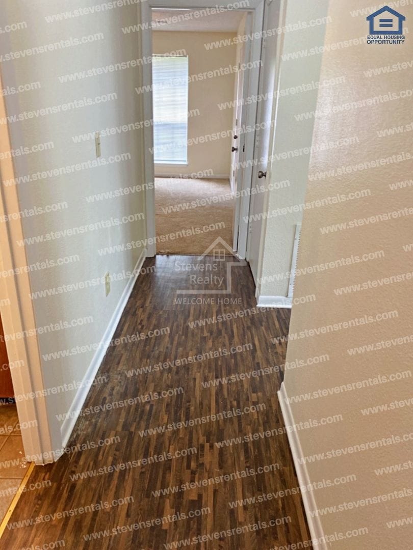 Building Photo - 445 Oriole Dr