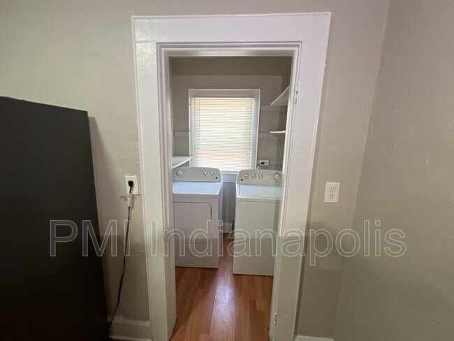 Building Photo - 310 N Riley Ave