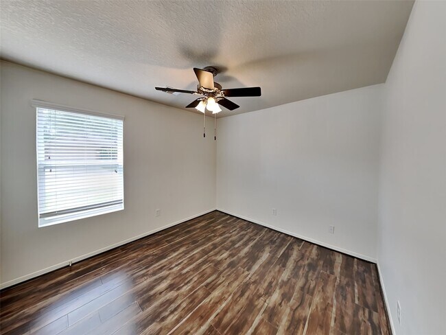 Building Photo - 2322 Old Ox Rd