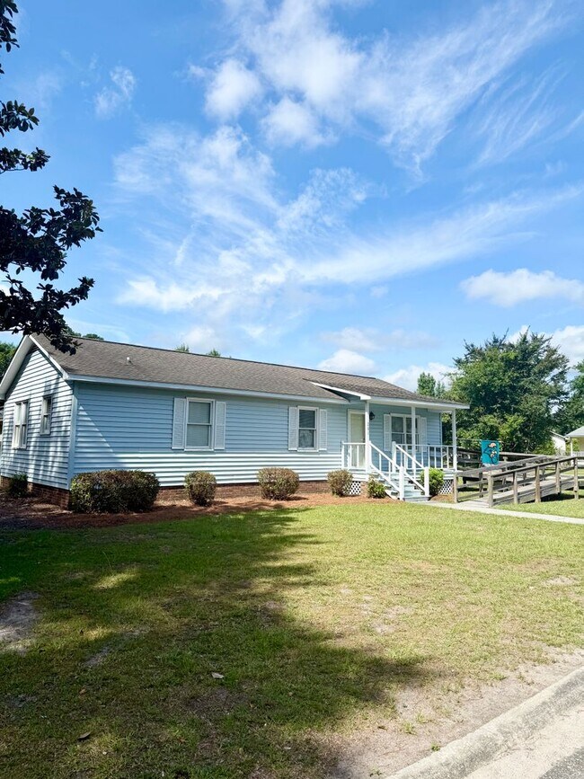 Building Photo - 261 Youpon Dr