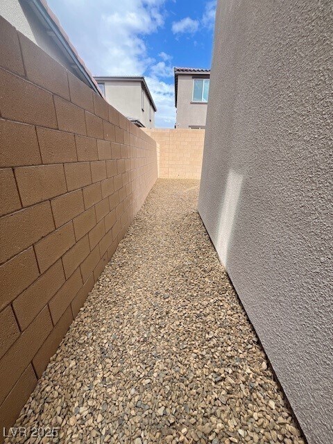 Building Photo - 310 La Musica Pl