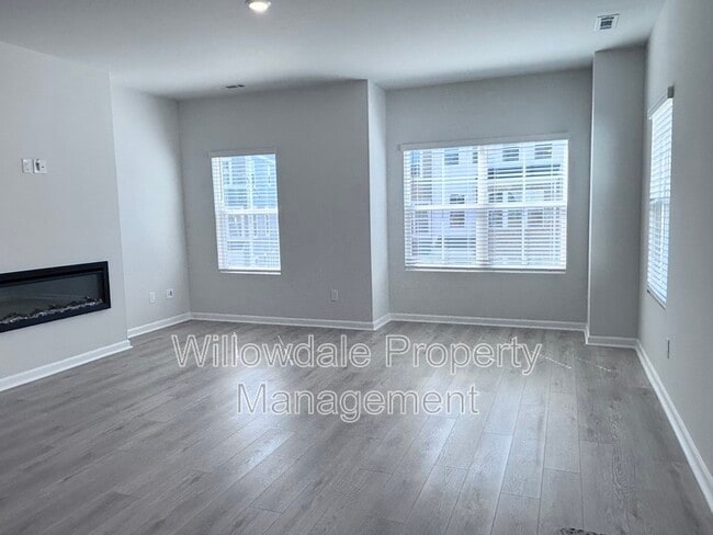 Building Photo - 398 Chesapeake Cmns St