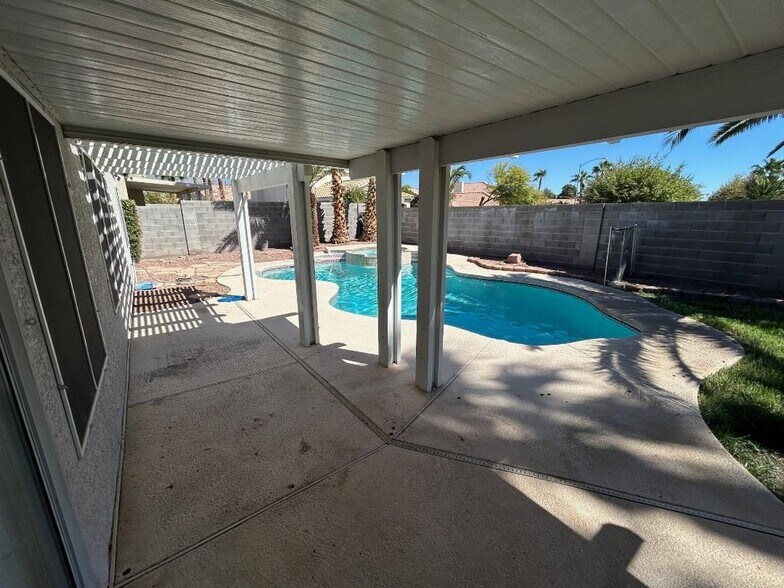 Building Photo - 6138 Circling Hawk Dr