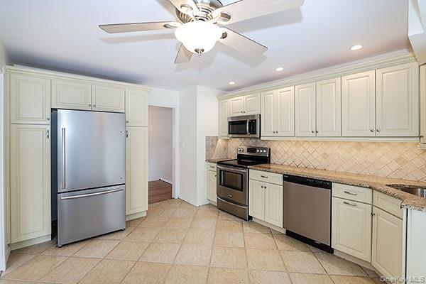 Building Photo - 860 Beckman Dr