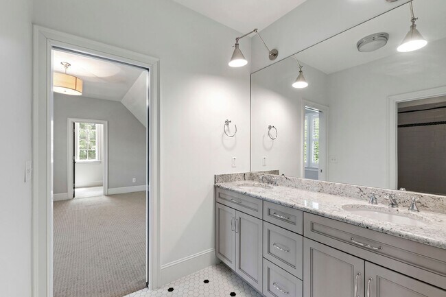 Building Photo - Custom Built 4BD, 4BA Home with Bonus Room...