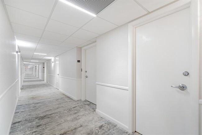 Building Photo - 3750 Galt Ocean Dr