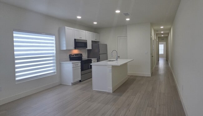 Building Photo - 3099 15th Ave S