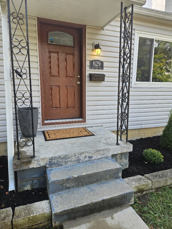 Building Photo - 629 Hanford St