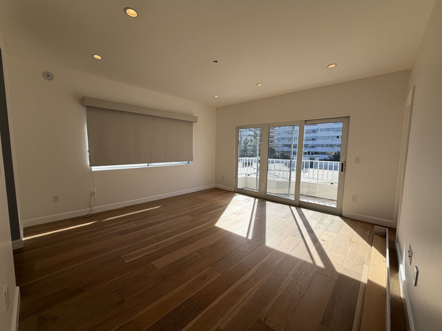 Building Photo - 1247 Barry Ave