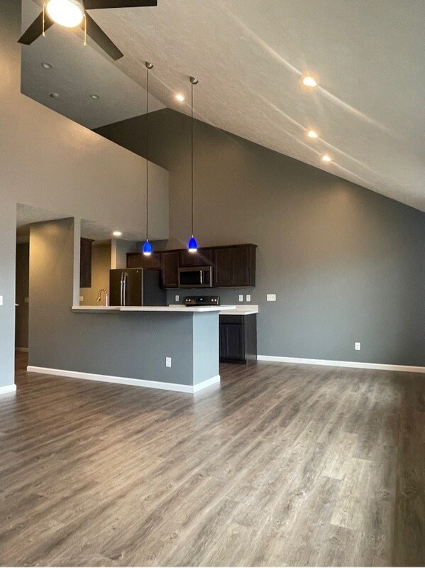 Building Photo - 2304 W George St