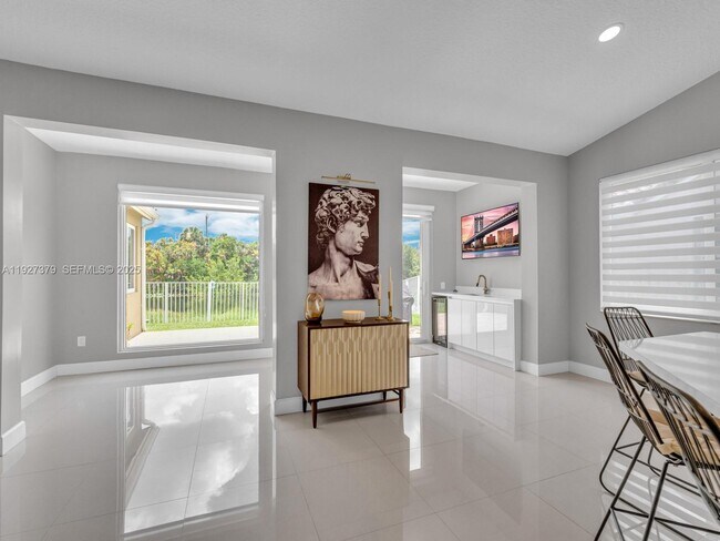 Building Photo - 933 Falling Water Rd