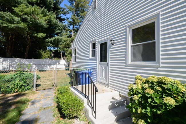 Building Photo - 361 Meadowbrook Ave