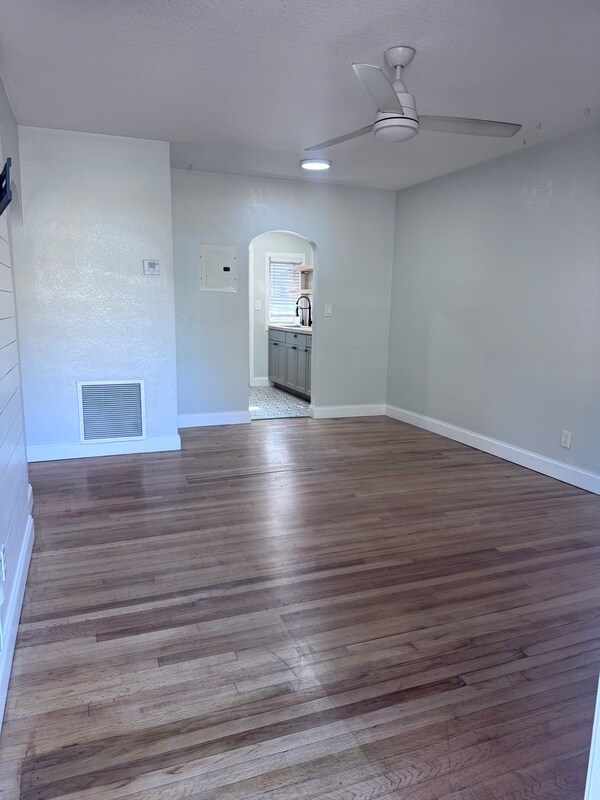 Primary Photo - 411 SW 18th St