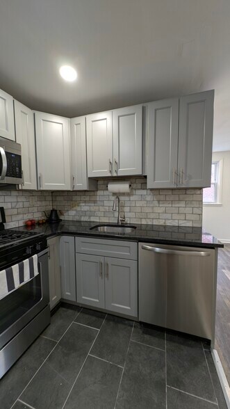 Building Photo - 7038 Valley Ave