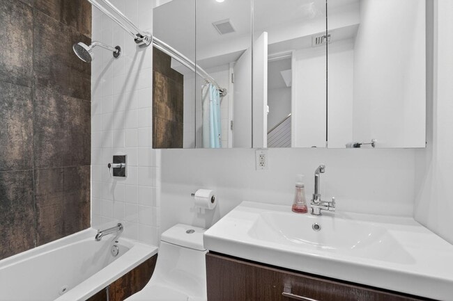 Building Photo - Renovated 3br/2ba Mt Pleasant Home w/Parking for Short Term Lease!