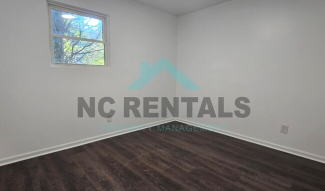 Building Photo - 2559 Green Oaks Ct SE