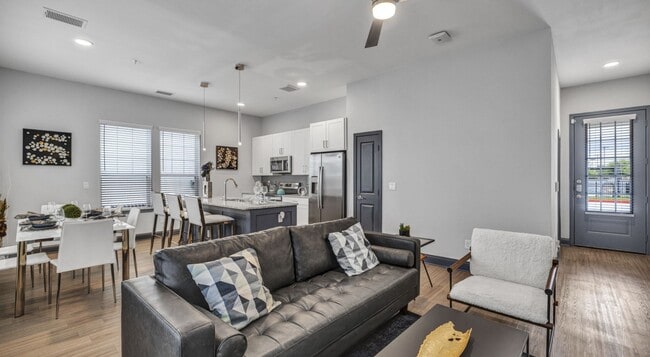 Building Photo - 4250 Woodridge Pkwy