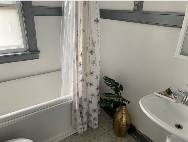 Building Photo - 57 Calumet St