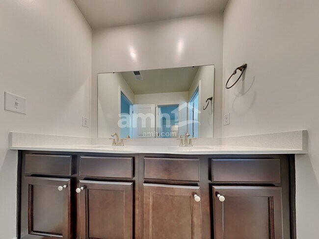 Building Photo - 1617 Lamplighter Ln