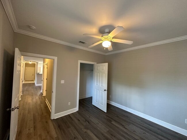 Building Photo - COMING SOON - FIRST FLOOR APARTMENT COMMUN...