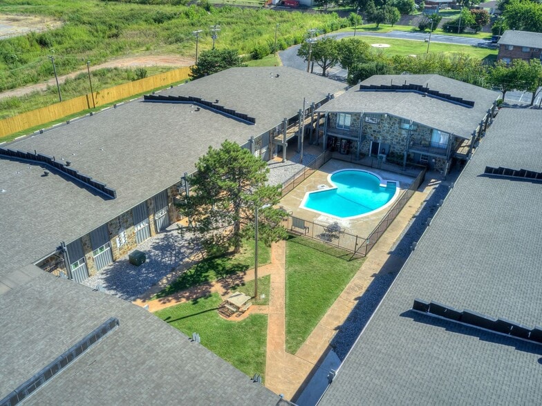 Building Photo - Oak Creek Apartments