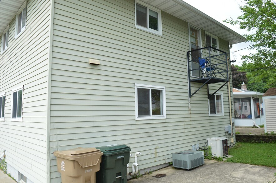 Building Photo - 149 Leon St