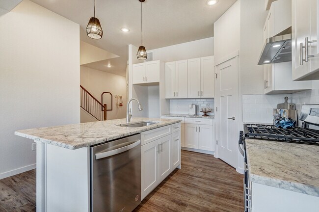 Building Photo - 5763 Villa Lorenzo Dr