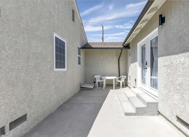 Building Photo - 7546 Gaviota Ave