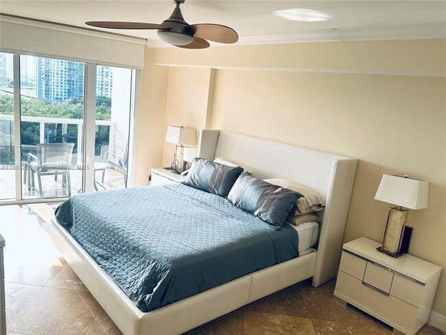 Building Photo - 17201 Collins Ave