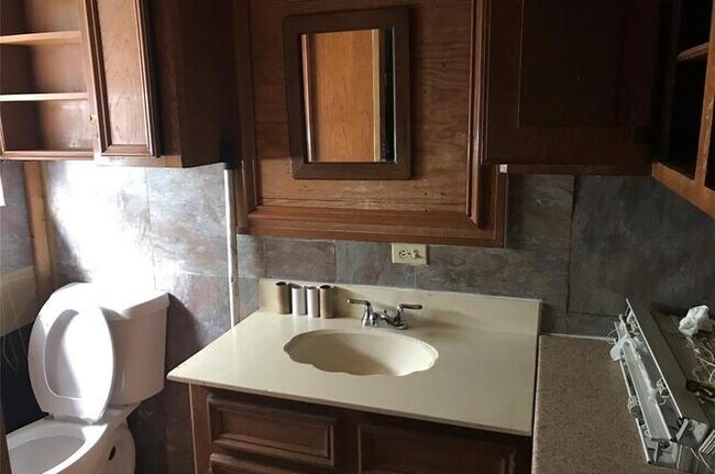 Building Photo - 2406 Rosemead Dr